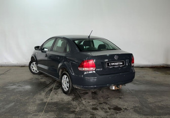 Подержанный автомобиль Volkswagen Polo Sedan 2014 года (7 фото)