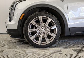 Подержанный автомобиль Cadillac XT4 2020 года (18 фото)