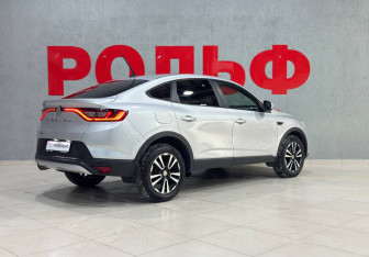 Подержанный автомобиль Renault Arkana 2019 года (5 фото)