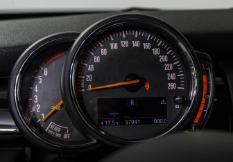 Подержанный автомобиль MINI Hatch 2018 года (12 фото)