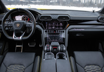 Подержанный автомобиль Lamborghini Urus 2023 года (10 фото)