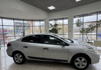 Подержанный автомобиль Renault Fluence 2010 года (5 фото)