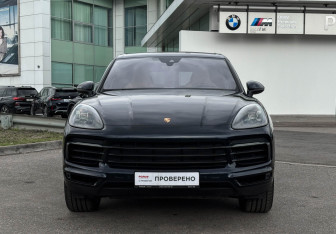 Подержанный автомобиль Porsche Cayenne 2020 года (2 фото)