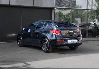 Подержанный автомобиль Chevrolet Cruze Hatchback 2012 года (6 фото)