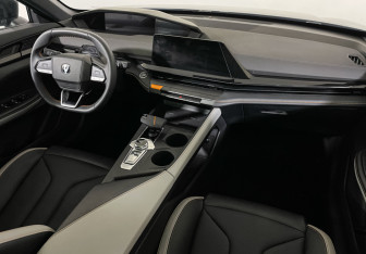 Подержанный автомобиль Changan UNI-V 2024 года (9 фото)