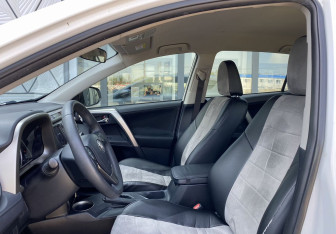 Подержанный автомобиль Toyota RAV4 2013 года (19 фото)