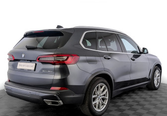 Подержанный автомобиль BMW X5 2019 года (5 фото)