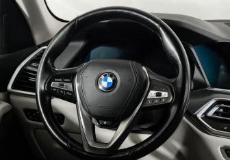 Подержанный автомобиль BMW X5 2020 года (15 фото)