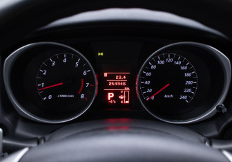 Подержанный автомобиль Mitsubishi ASX 2011 года (12 фото)