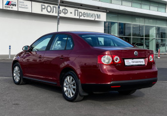 Подержанный автомобиль Volkswagen Jetta Sedan 2008 года (7 фото)