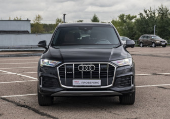 Подержанный автомобиль Audi Q7 2021 года (3 фото)
