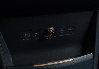 Подержанный автомобиль Zeekr X 2023 года (17 фото)