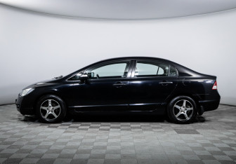 Подержанный автомобиль Honda Civic Sedan 2007 года (8 фото)
