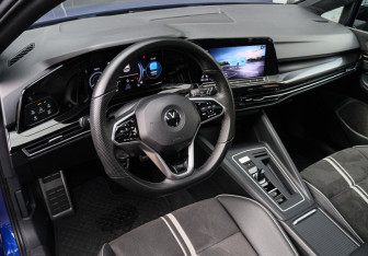 Подержанный автомобиль Volkswagen Golf Hatchback 2021 года (12 фото)