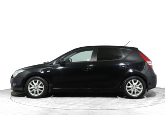Подержанный автомобиль Hyundai i30 Hatchback 2011 года (8 фото)