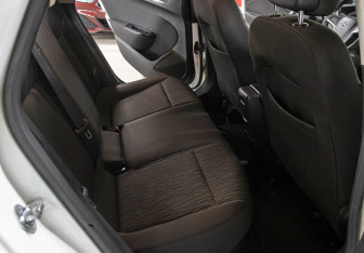 Подержанный автомобиль Opel Astra Sedan 2012 года (12 фото)