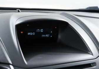 Подержанный автомобиль Ford Fiesta Sedan 2016 года (15 фото)