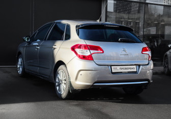 Подержанный автомобиль Citroen C4 Hatchback 2011 года (6 фото)