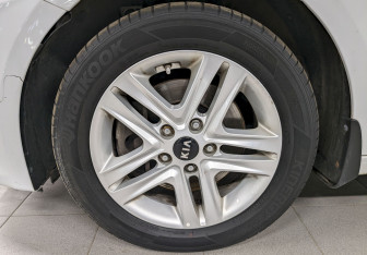 Подержанный автомобиль Kia Ceed Hatchback 2018 года (17 фото)