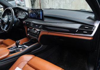 Подержанный автомобиль BMW X5 M 2015 года (7 фото)