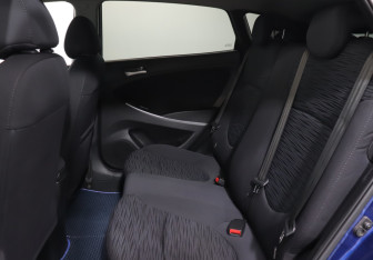 Подержанный автомобиль Hyundai Solaris Hatchback 2015 года (10 фото)