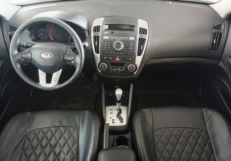Подержанный автомобиль Kia Ceed Hatchback 2010 года (9 фото)