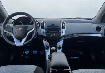 Подержанный автомобиль Chevrolet Cruze Sedan 2014 года (12 фото)