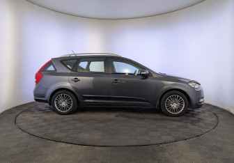 Подержанный автомобиль Kia Ceed Wagon 2011 года (4 фото)