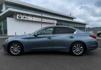 Подержанный автомобиль Infiniti Q50 2017 года (8 фото)