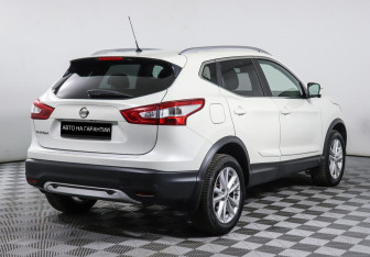 Подержанный автомобиль Nissan Qashqai 2016 года (3 фото)