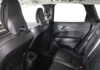 Подержанный автомобиль Volvo XC60 2021 года (14 фото)