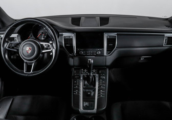 Подержанный автомобиль Porsche Macan 2018 года (12 фото)