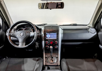 Подержанный автомобиль Suzuki Grand Vitara 2010 года (14 фото)