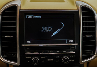 Подержанный автомобиль Porsche Cayenne 2015 года (20 фото)