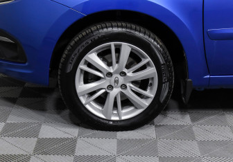 Подержанный автомобиль LADA (ВАЗ) Granta Wagon 2021 года (8 фото)