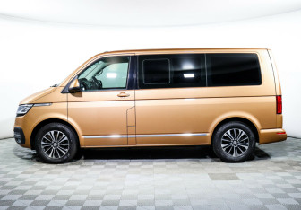 Подержанный автомобиль Volkswagen Multivan 2020 года (3 фото)