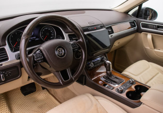 Подержанный автомобиль Volkswagen Touareg 2013 года (9 фото)
