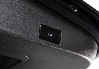 Подержанный автомобиль Volkswagen Touareg 2015 года (17 фото)