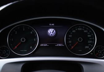 Подержанный автомобиль Volkswagen Touareg 2011 года (12 фото)