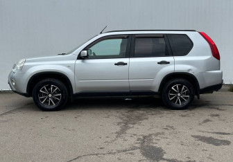 Подержанный автомобиль Nissan X-Trail 2011 года (8 фото)