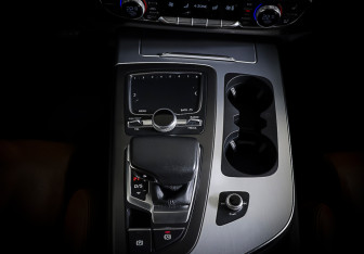 Подержанный автомобиль Audi Q7 2018 года (17 фото)