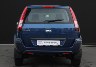 Подержанный автомобиль Ford Fusion 2008 года (6 фото)