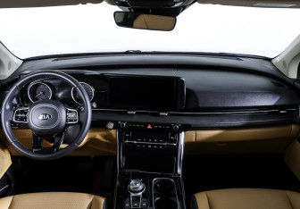 Подержанный автомобиль Kia Carnival 2021 года (16 фото)