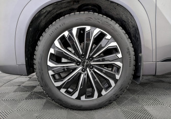 Подержанный автомобиль Jaecoo J8 2024 года (18 фото)