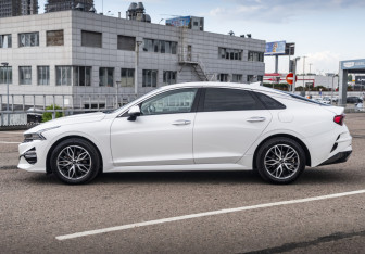 Подержанный автомобиль Kia K5 2019 года (8 фото)