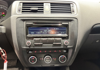 Подержанный автомобиль Volkswagen Jetta Sedan 2012 года (11 фото)