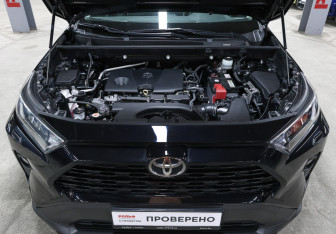 Подержанный автомобиль Toyota RAV4 2021 года (9 фото)