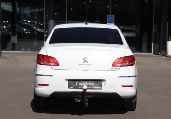 Подержанный автомобиль Peugeot 408 2014 года (6 фото)