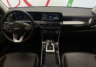 Подержанный автомобиль Kia Seltos 2023 года (11 фото)