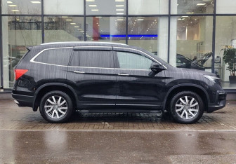 Подержанный автомобиль Honda Pilot 2020 года (4 фото)